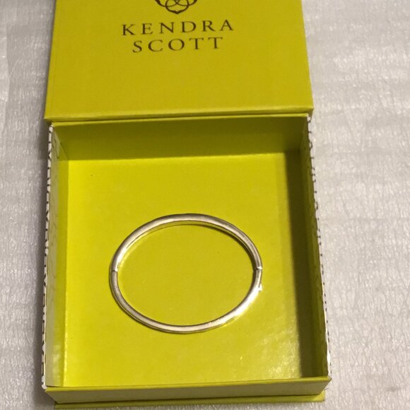 Very lovely Kendra Scott gold tone bracelet with box - Picture 6 of 12